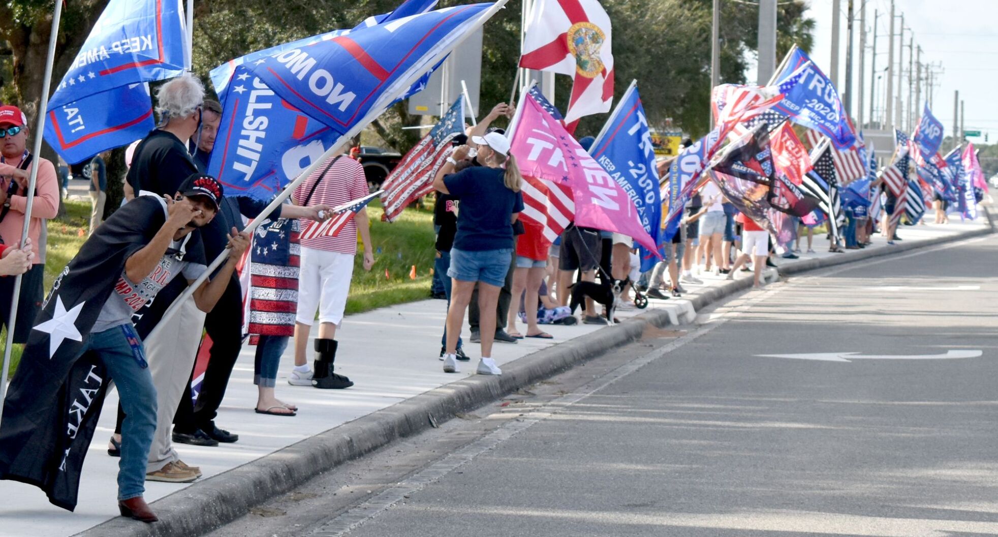 President Trump flag waving rally at SunTrust